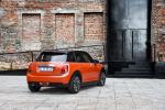 Mini Cooper 5-Door 2018 года (ZA)